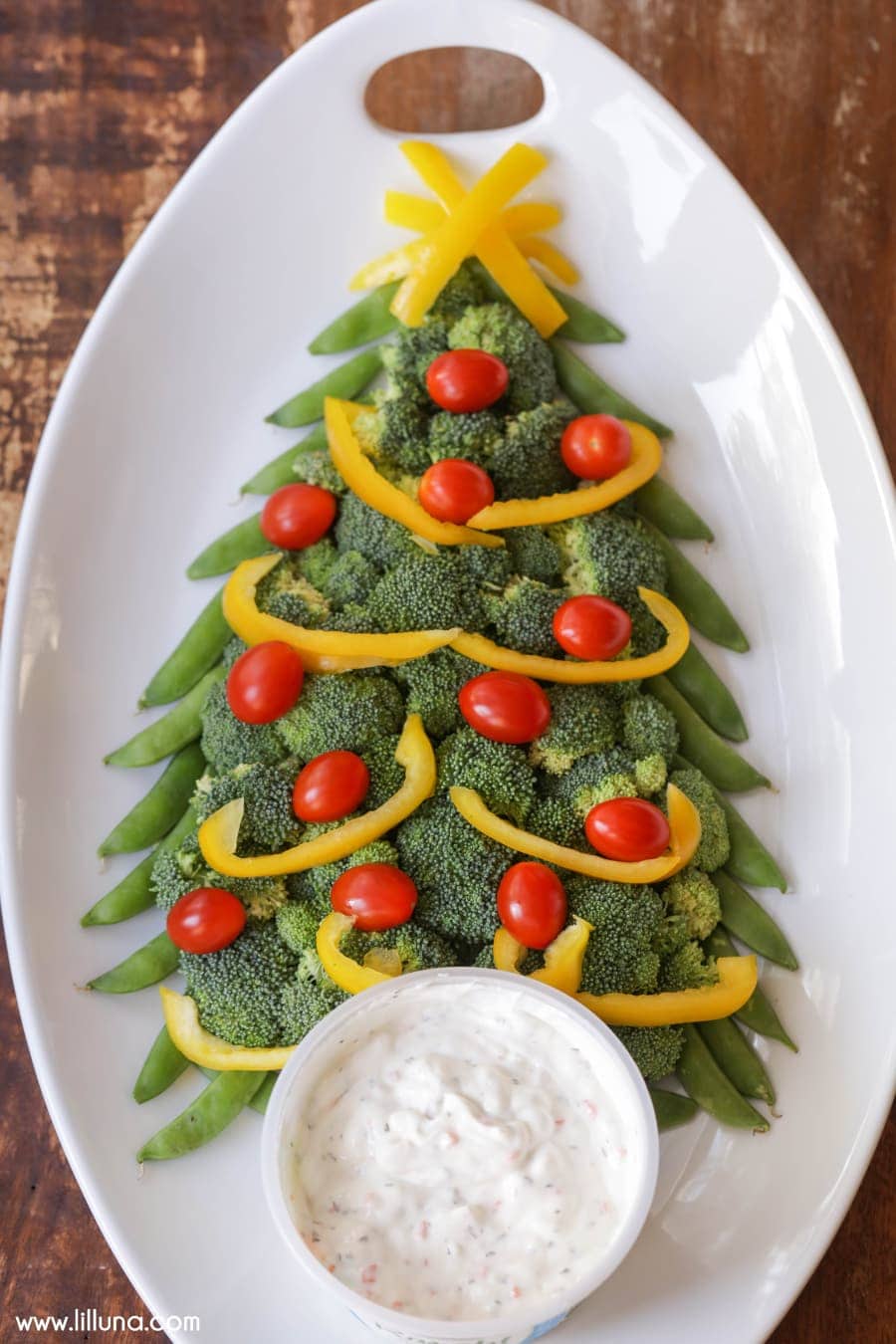 Christmas tree vegetable platter {10 minute appetizer}
