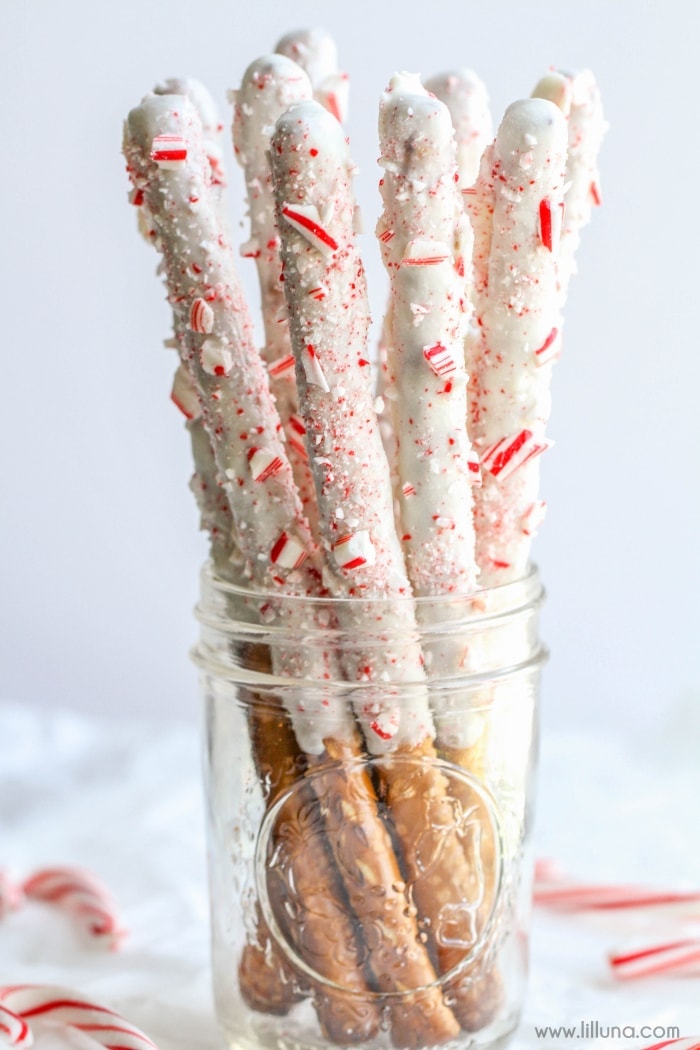 White Chocolate Peppermint Pretzels {Simple + Holiday}